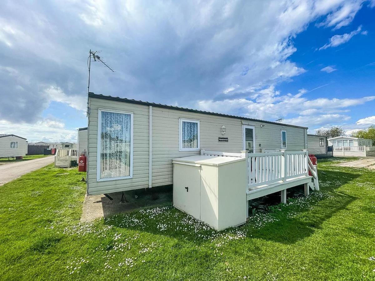 Lovely Caravan With Decking At Heacham Beach In Norfolk, Sleeps 6 Ref 21020C Exterior foto
